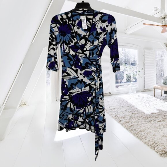 Tiana B. Floral Wrap Dress | Size M | 3/4 Sleeve True Wrap – Effortlessly Chic - Picture 2 of 16